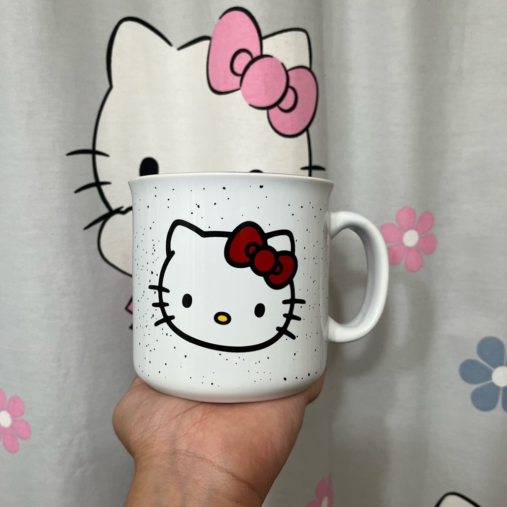 Hello kitty 20 oz mug